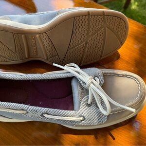 Sperry cream colored loafers
